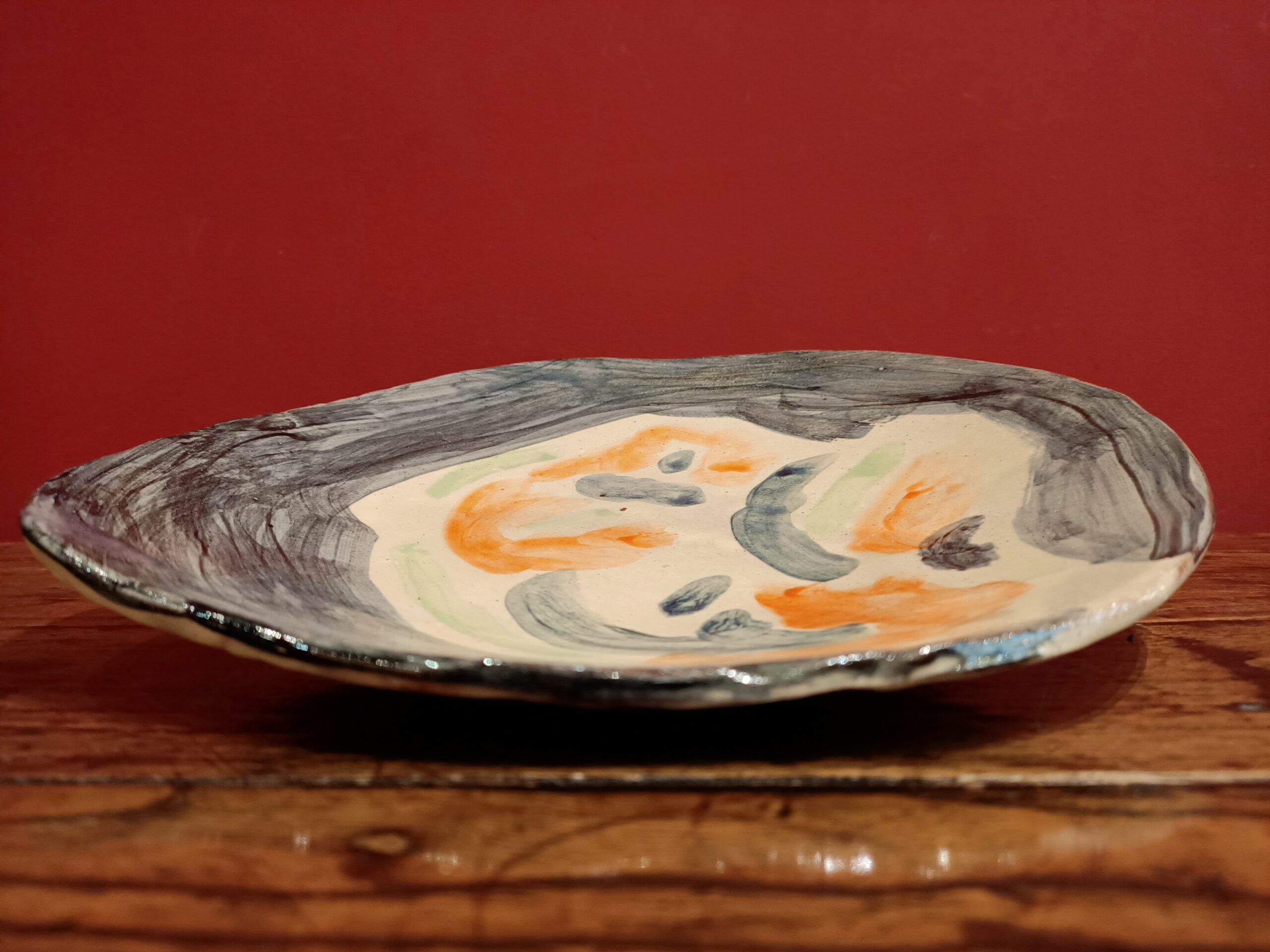 Glazed earthenware platter by Héloïse Bariol. Glazed earthenware platter