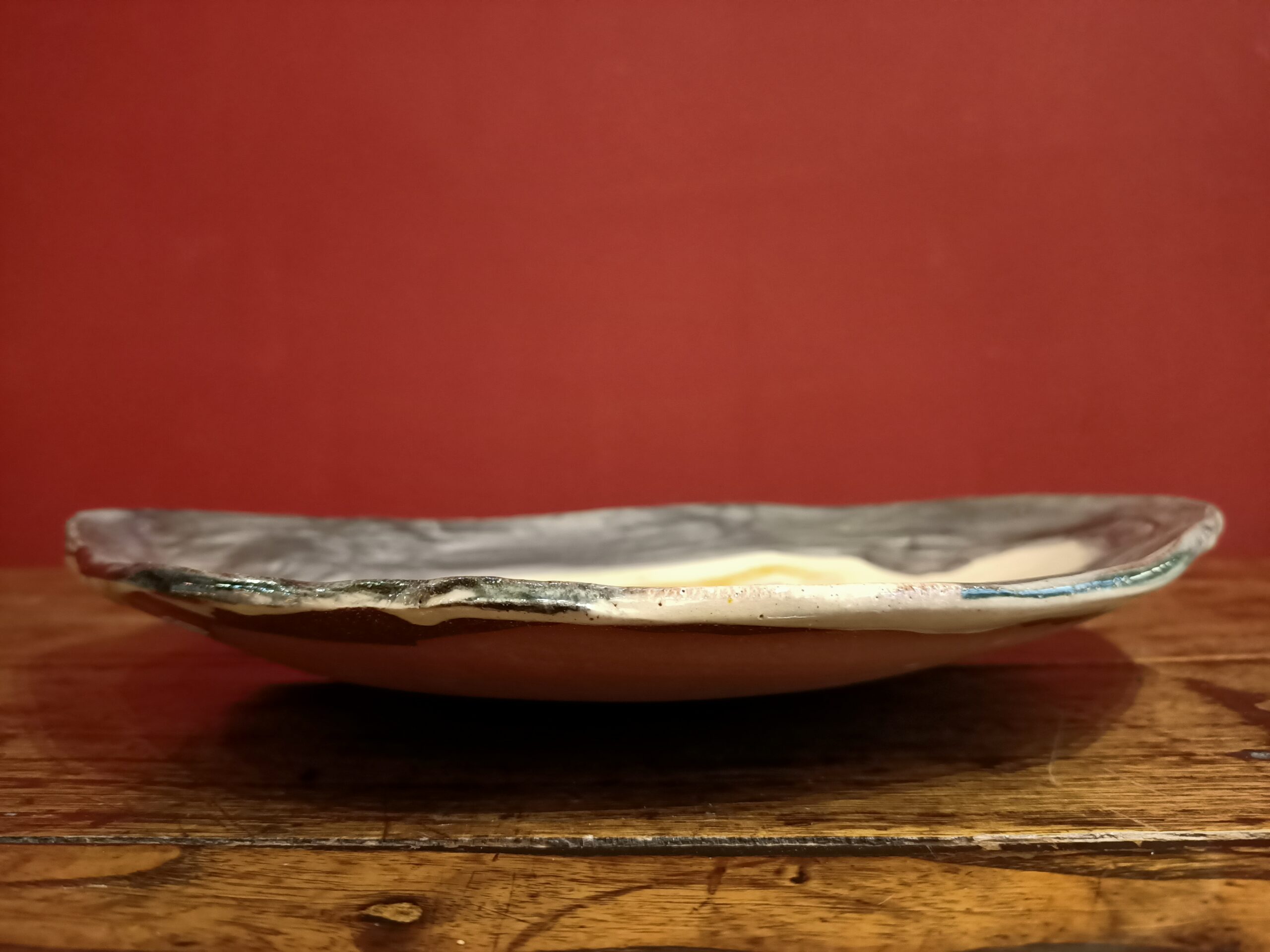 Glazed earthenware platter by Héloïse Bariol. Glazed earthenware platter