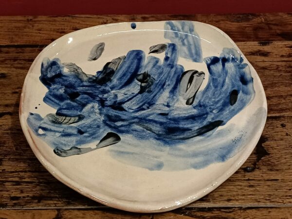 Slipware plate by Héloïse Bariol