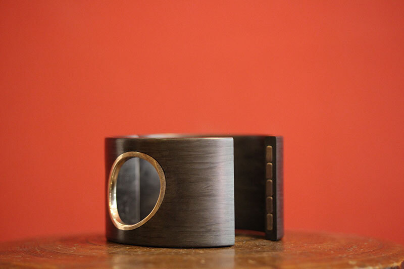 Carbone and silver bracelet.