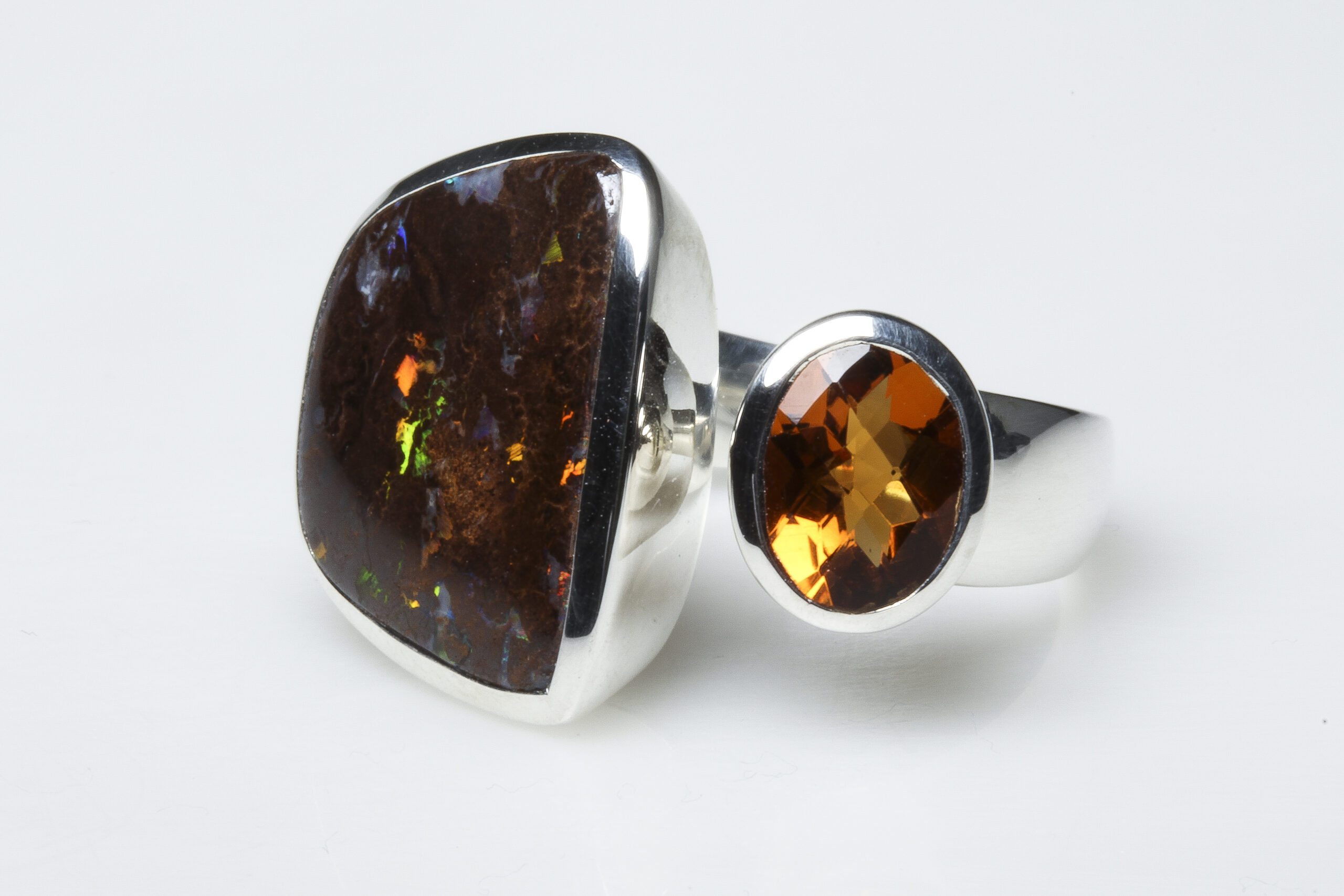 Bague opale boulder, citrine et argent Bague opale boulder, citrine et argent .
