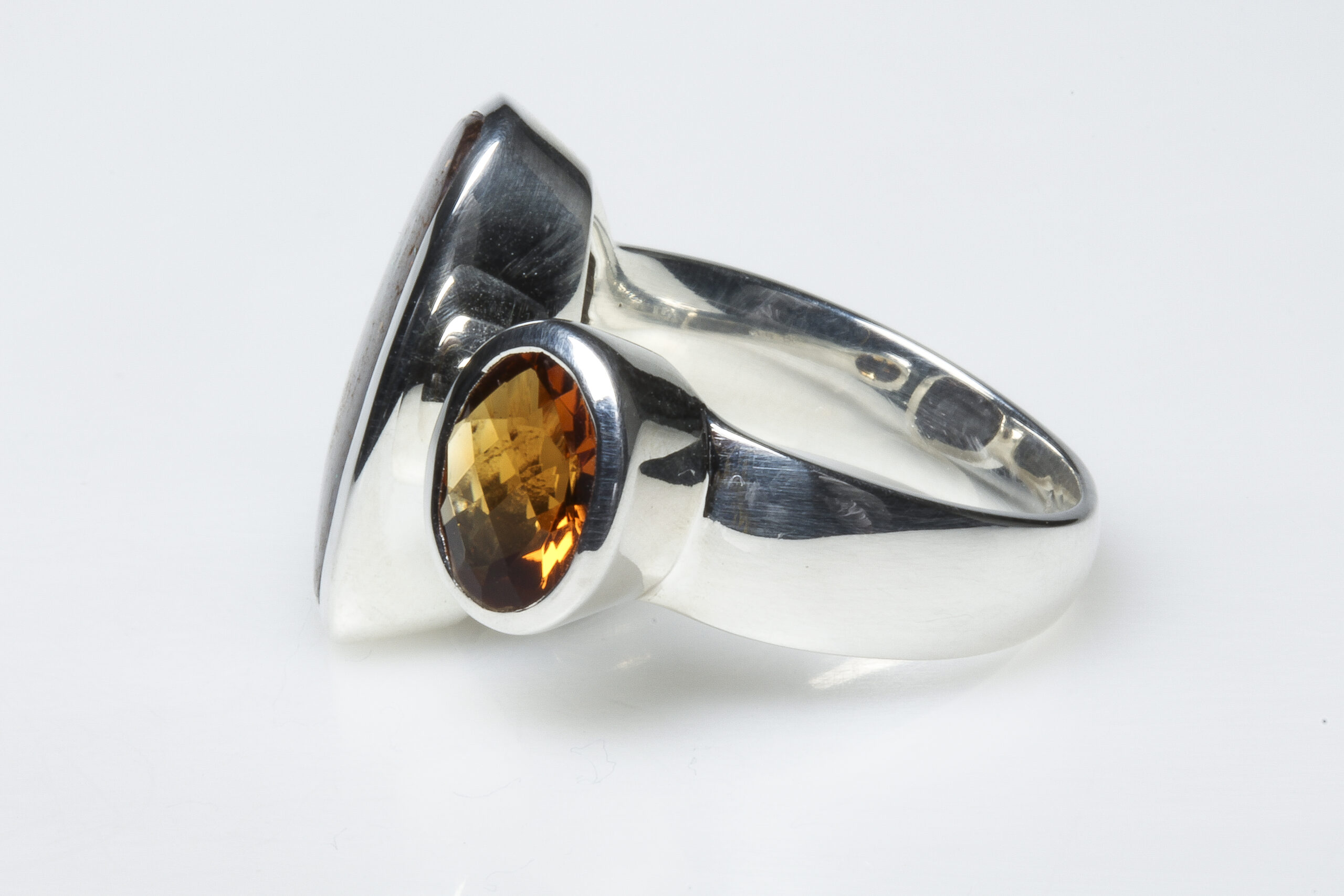 Bague opale boulder, citrine et argent Bague opale boulder, citrine et argent.