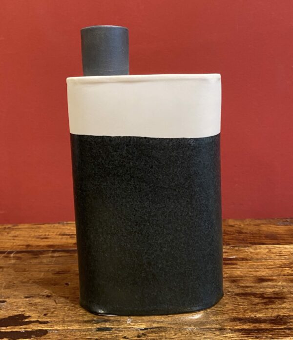 Jerrycan in black and white porcelain.