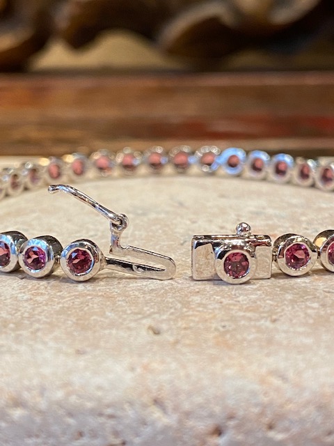 Silver and rhodolite bracelet Silver and rhodolite bracelet.