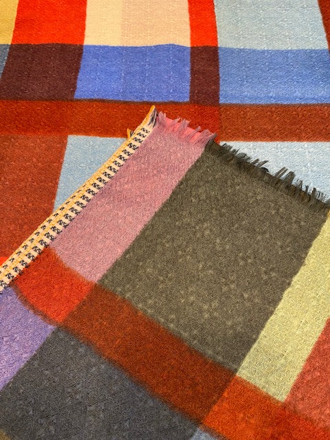 Woolen shawl "NYC" by Epice.