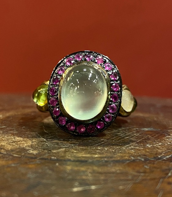 Multi-stones rhodium plated silver ring