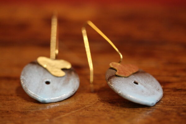 Brass and enamelled stoneware earrings.