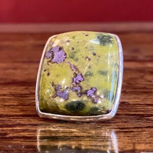 Sterling silver ring with serpentine and stichtite.