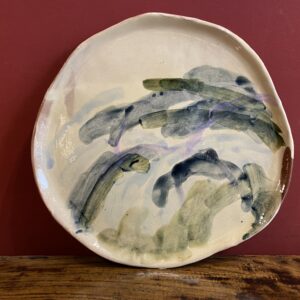 Slipware plate Grande 8 by Héloïse Bariol