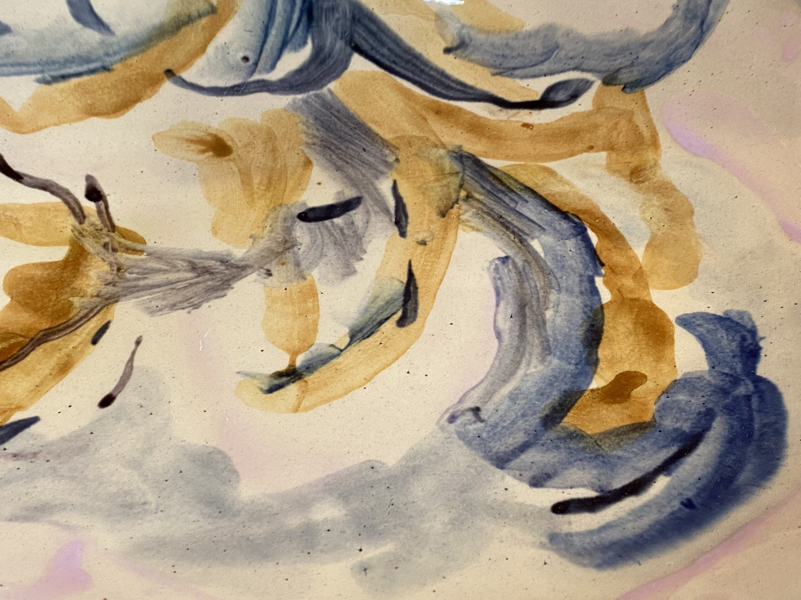 Plat creux en terre vernissée 1, création Héloïse Bariol (détail)