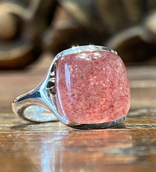 Silver and quartz ring with lepidocrocite inclusions